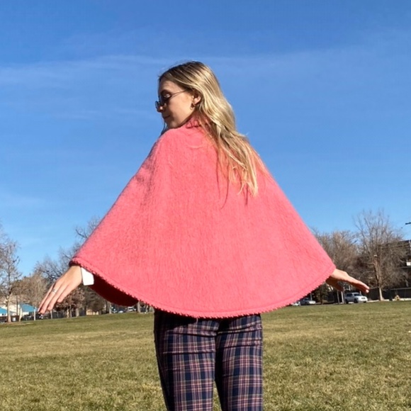 Vintage 1970s 100% Wool Pink Poncho - Picture 3 of 4